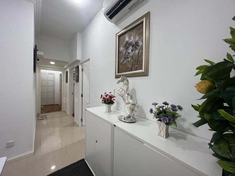 Kentish Green, 20 Oxford Road, 2 Bedrooms, 1,076 sqft, Apartment For Sale, by David Chew, 60047649 - Hallway - PropertyGuru.com.sg