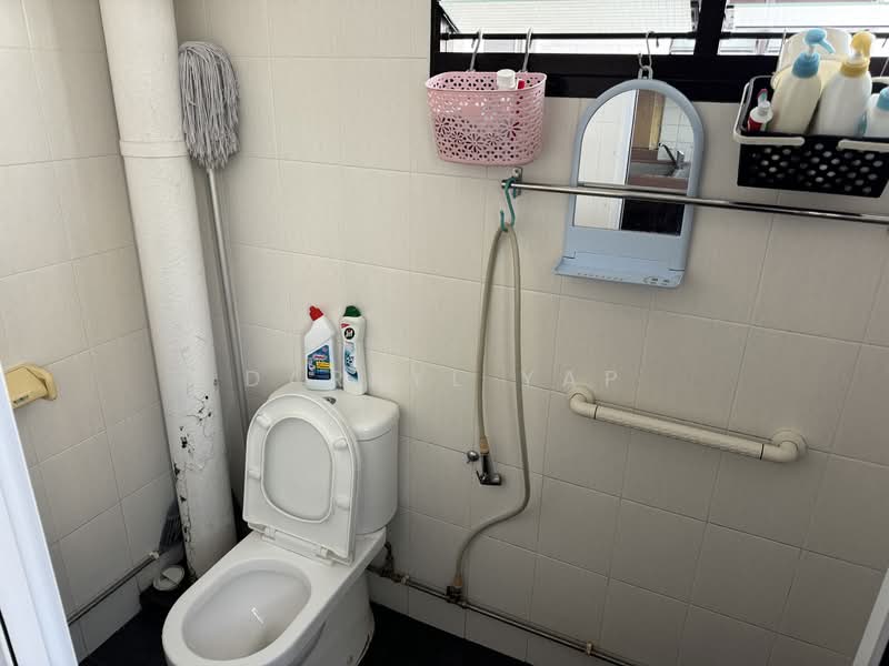 188 Bishan Street 13, 188 Bishan Street 13, Room Rental, 120 sqft, HDB Flat For Rent, by Darryl Yap, 60047868 - Bathroom - PropertyGuru.com.sg