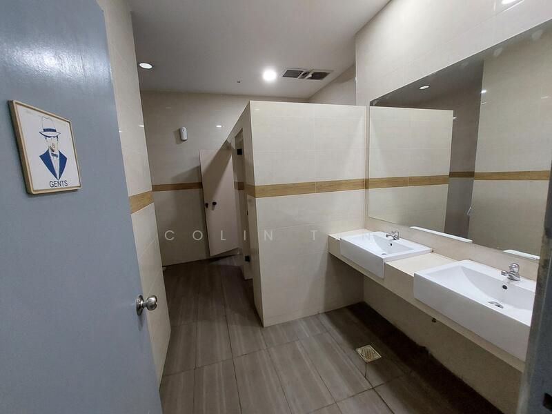 Heng Loong Building, 61 Bukit Batok Crescent, 250 sqft, Light Industrial (B1) For Rent, by Colin Tan, 60047906 - Heng Loong Building (Common Toilet) - CommercialGuru.com.sg
