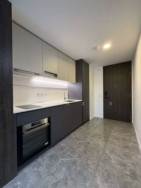 The M, 30 Middle Road, 2 Bedrooms, 592 sqft, Condominium For Sale, by Vivian Khor, 60048051 - Kitchen - PropertyGuru.com.sg