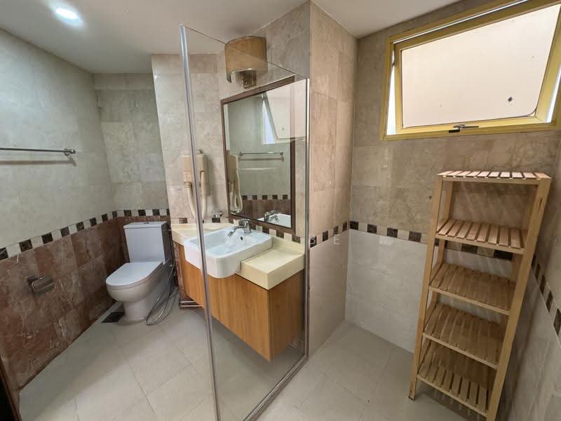 Villa Marina, Jalan Sempadan, East Coast / Marine Parade, 2 Bedrooms, 1,130 sqft, Condominium For Rent, by Phoebe Ang, 60048190 - Bathroom - PropertyGuru.com.sg