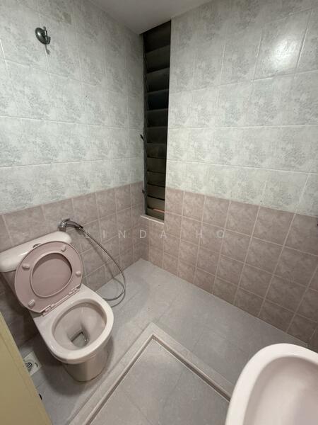 Pandan Valley, 1 Pandan Valley, Room Rental, 120 sqft, Condominium For Rent, by Linda Ho, 60048234 - Bathroom - PropertyGuru.com.sg