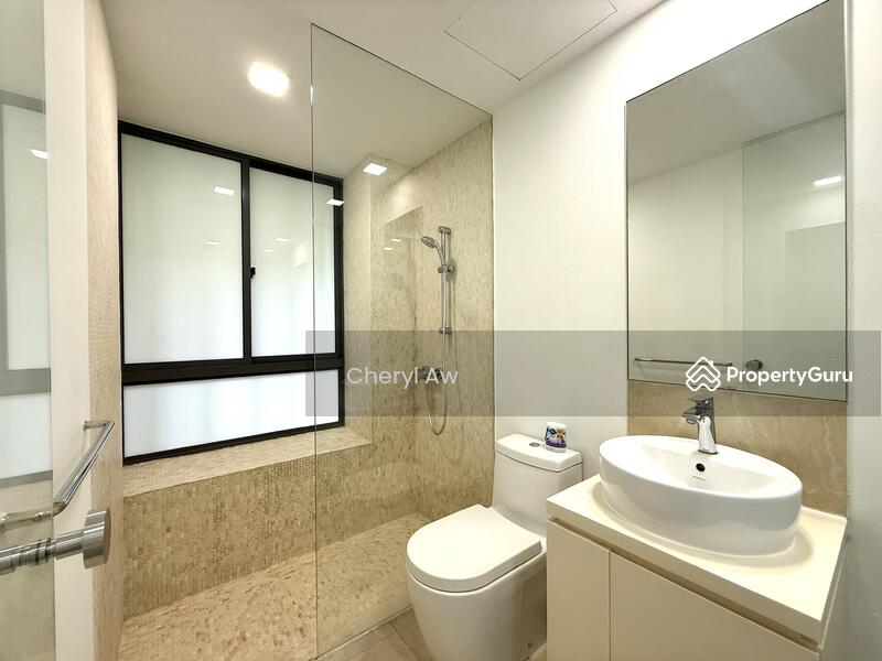 L2: Junior Master Bathroom