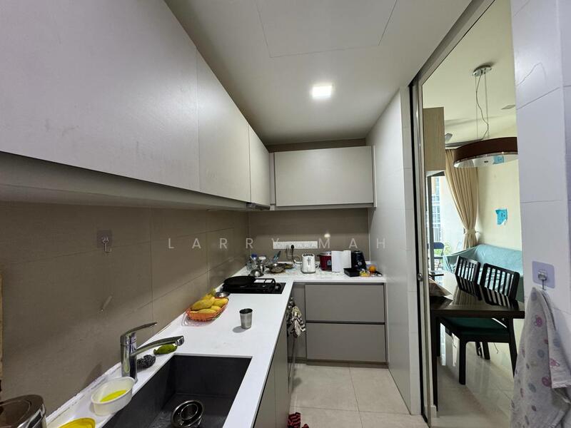 H2O Residences Condominium For Sale at S$ 1,200,000 | PropertyGuru Singapore - Kitchen