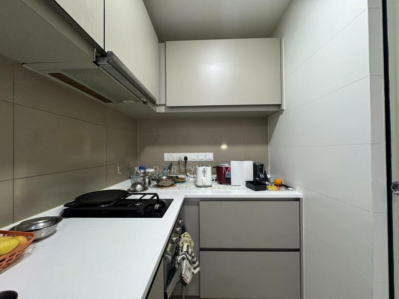H2O Residences Condominium For Sale at S$ 1,200,000 | PropertyGuru Singapore - Kitchen