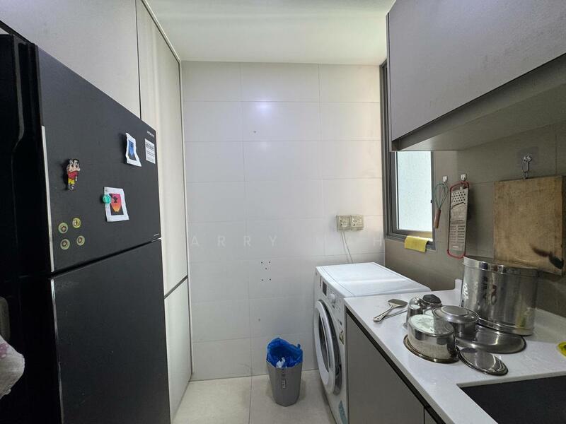 H2O Residences Condominium For Sale at S$ 1,200,000 | PropertyGuru Singapore - Kitchen