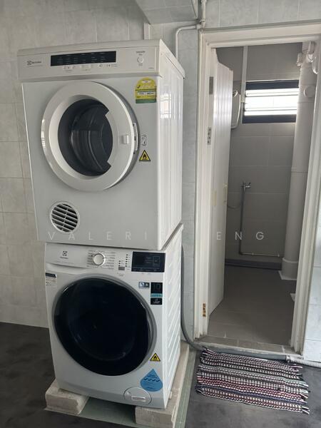 Laundry - washer n separate dryer 