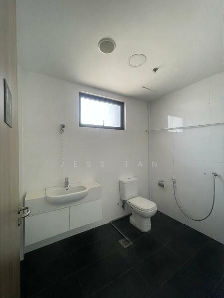 Bizhub 28, 28 Senang Crescent, 1,970 sqft, Light Industrial (B1) For Sale, by Jess Tan, 60051427 - Bathroom - CommercialGuru.com.sg