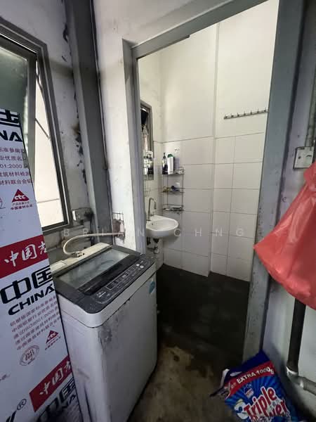 Synergy @ KB, 25 Kaki Bukit Road 4, 1,453 sqft, Factory / Workshop (B2) For Sale, by Brian Chng, 60052036 - Bathroom - CommercialGuru.com.sg