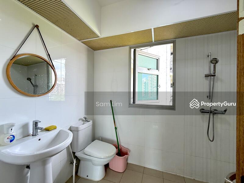 Master Toilet 