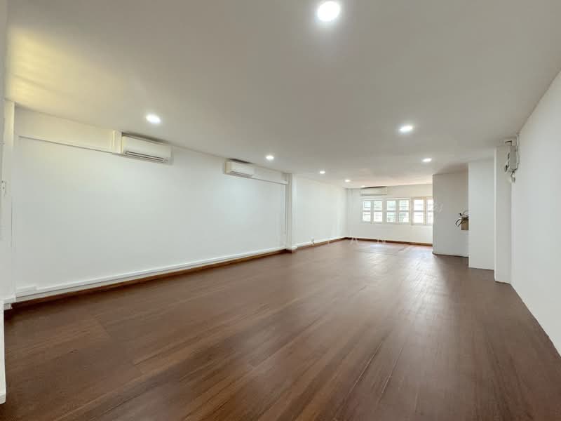 (Few Units Available) Tras Street Level 2 | Near MRT | Bright unit, Tanjong Pagar | Duxton Road | Duxton Hill, 1,800 sqft, Shop / Shophouse For Rent, by Vivien Tan, 60052527 - CommercialGuru.com.sg