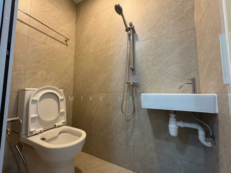 LIV @ MB, 114A Arthur Road, 3 Bedrooms, 1,270 sqft, Condominium For Rent, by Mike Heng, 60052739 - Helper Toilet - PropertyGuru.com.sg
