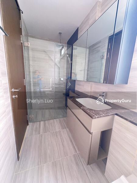 2nd level master bathroom