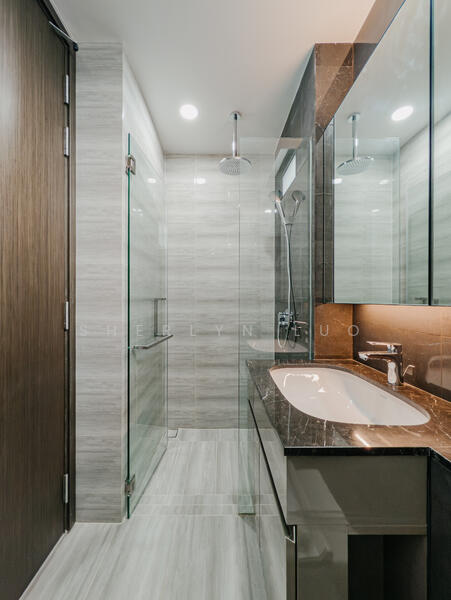 second level master bathroom