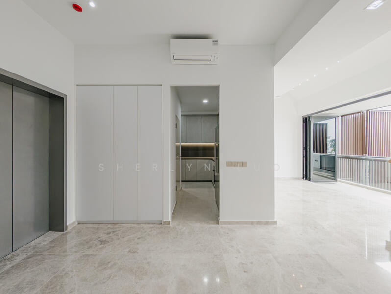 Private lift to lower and upper level