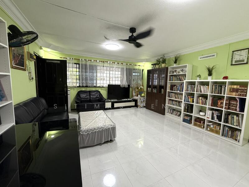 718 Bedok Reservoir Road, 718 Bedok Reservoir Road, 3 Bedrooms, 1,119 sqft, HDB Flat For Sale, by Sitimas Senin, 60052848 - Living Room - PropertyGuru.com.sg