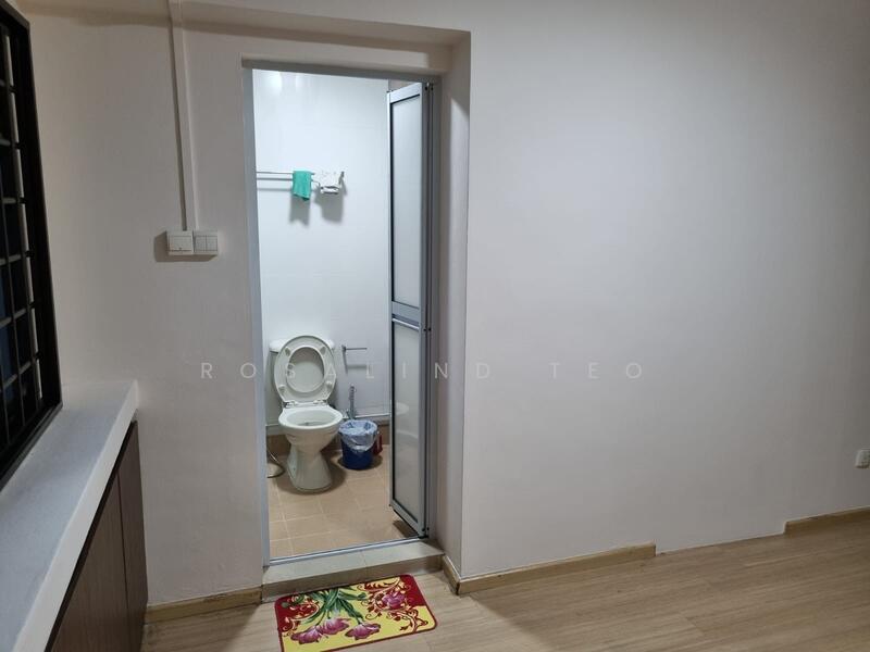 730 Tampines Street 71, 730 Tampines Street 71, 3 Bedrooms, 1,109 sqft, HDB Flat For Rent, by Rosalind Teo, 60052971 - Bathroom - PropertyGuru.com.sg