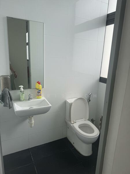 Nordcom I, 3D Gambas Crescent, 1,690 sqft, Light Industrial (B1) For Sale, by Chris Goh, 60053047 - Bathroom - CommercialGuru.com.sg