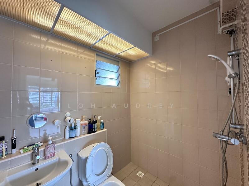 For Sale - 886B Woodlands Drive 50