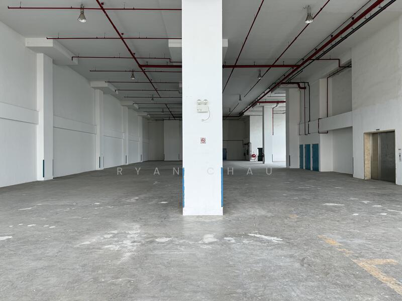 7.3m Clear | Loading Bays @ Changi, , 17,000 sqft, Warehouse For Rent, by Ryan Chau, 60054057 - CommercialGuru.com.sg