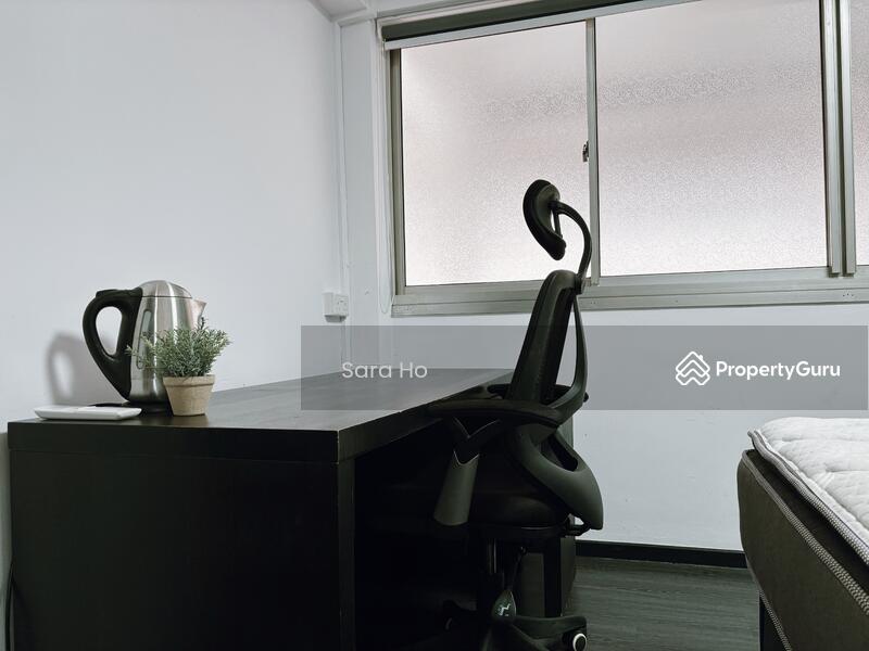 Bigger room (Study table)