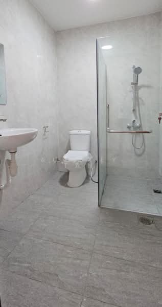 Sixth Avenue Centre, 805 Bukit Timah Road, 2 Bedrooms, 1,184 sqft, Apartment For Rent, by Audreey Tan, 60054490 - Bathroom 2 - PropertyGuru.com.sg