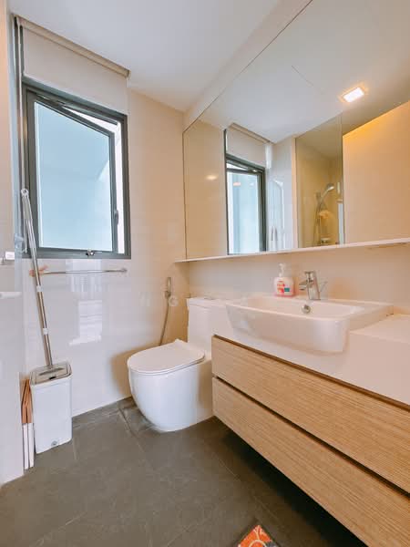 The Luxurie, 11 Compassvale Road, 2 Bedrooms, 883 sqft, Condominium For Sale, by King Tang, 60054624 - Bathroom - PropertyGuru.com.sg
