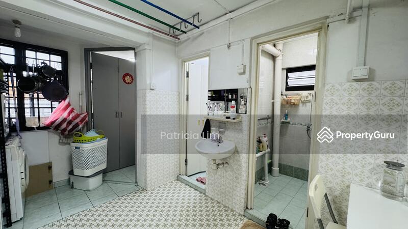 Good size utility with window 