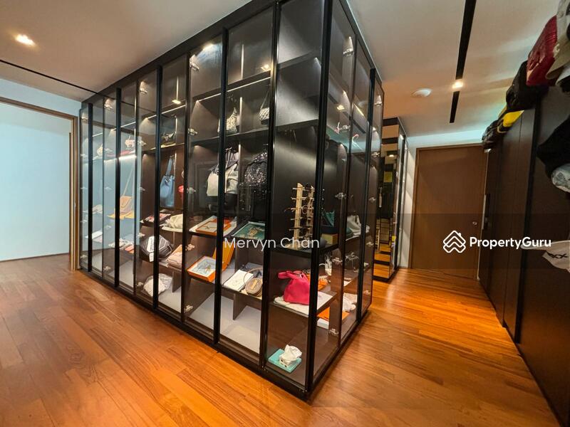 Walk-in wardrobe