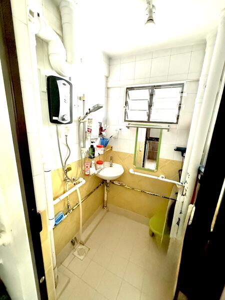 118 Lorong 1 Toa Payoh, 118 Lorong 1 Toa Payoh, Room Rental, 100 sqft, HDB Flat For Rent, by Jade Lee, 60055373 - Bathroom - PropertyGuru.com.sg