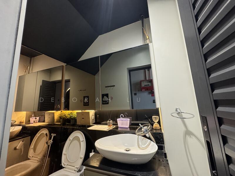Keong Saik Road, Keong Saik Road, 2,743 sqft, Shop / Shophouse For Rent, by Deborah Lu 陆滢滢, 60055421 - Bathroom - CommercialGuru.com.sg