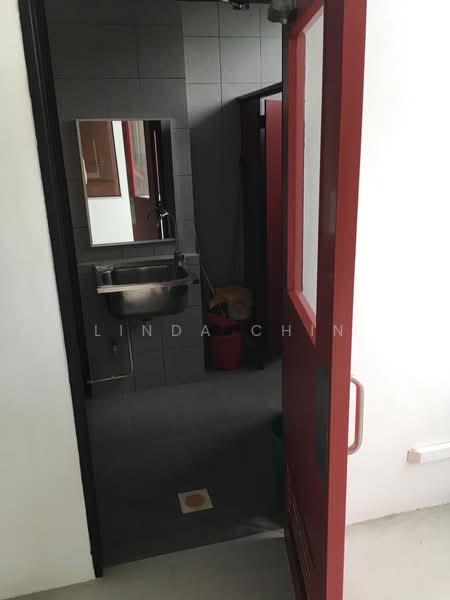 CSI Distribution Centre, 2 Kim Chuan Drive, 1,819 sqft, Factory / Workshop (B2) For Rent, by Linda Chin, 60055521 - Bathroom - CommercialGuru.com.sg