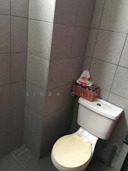CSI Distribution Centre, 2 Kim Chuan Drive, 1,819 sqft, Factory / Workshop (B2) For Rent, by Linda Chin, 60055521 - Bathroom - CommercialGuru.com.sg