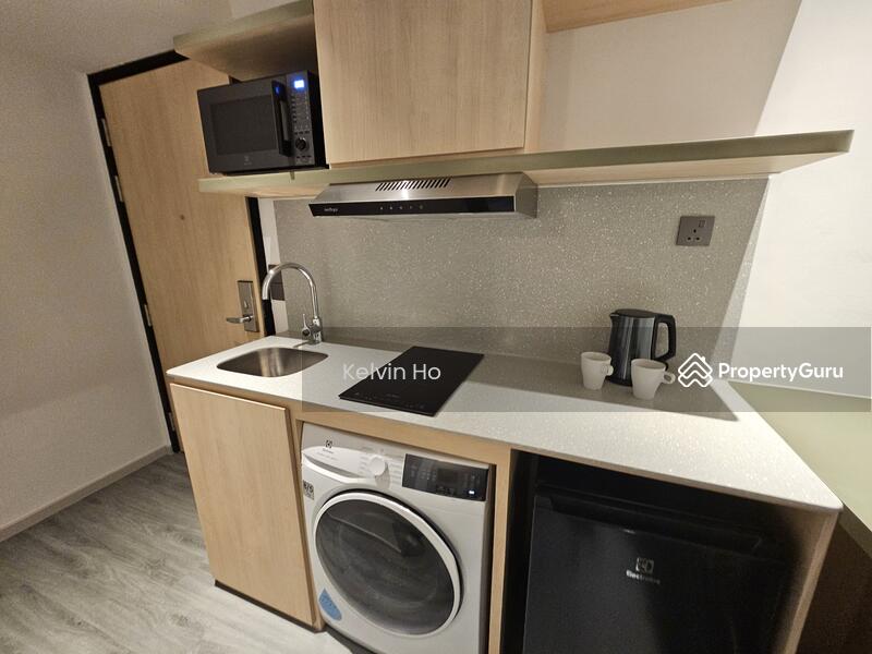 Bijou Twin e-window 200 sqft - Room 109