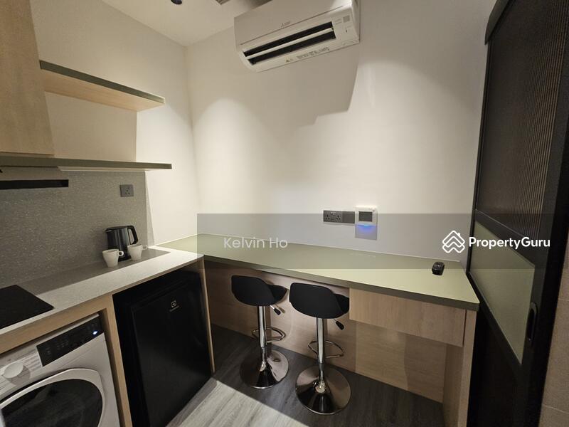 Bijou Twin e-window 200 sqft - Room 109