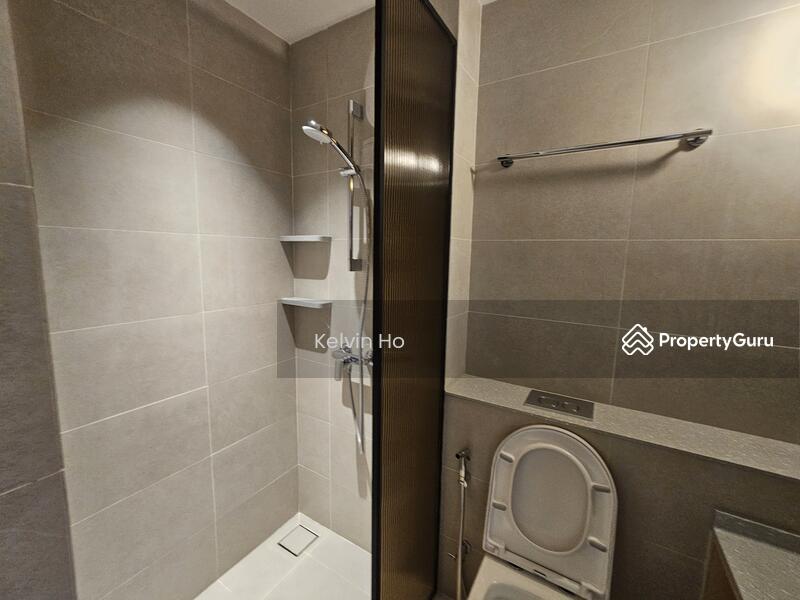 Bijou Twin e-window 200 sqft - Room 109