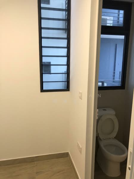 Parc Riviera, 101 West Coast Vale, 4 Bedrooms, 990 sqft, Condominium For Sale, by Jessie Tan 陈佩英, 60056033 - Bathroom - PropertyGuru.com.sg