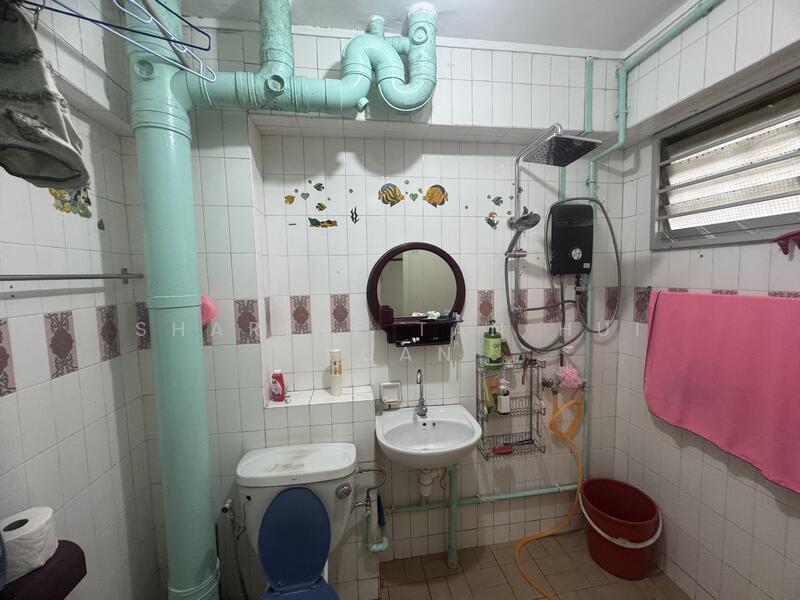 238 Choa Chu Kang Central, 238 Choa Chu Kang Central, Room Rental, 100 sqft, HDB Flat For Rent, by Sharine Tan Hui Yuan, 60056157 - Bathroom - PropertyGuru.com.sg
