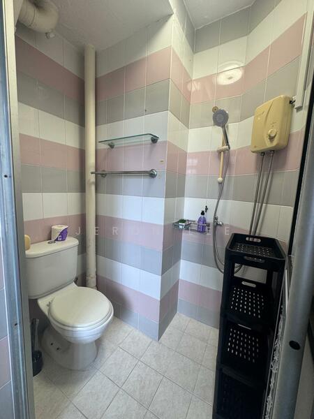 Pine Grove, 1F Pine Grove, Room Rental, 155 sqft, Condominium For Rent, by Jeron Lee, 60056303 - Bathroom - PropertyGuru.com.sg