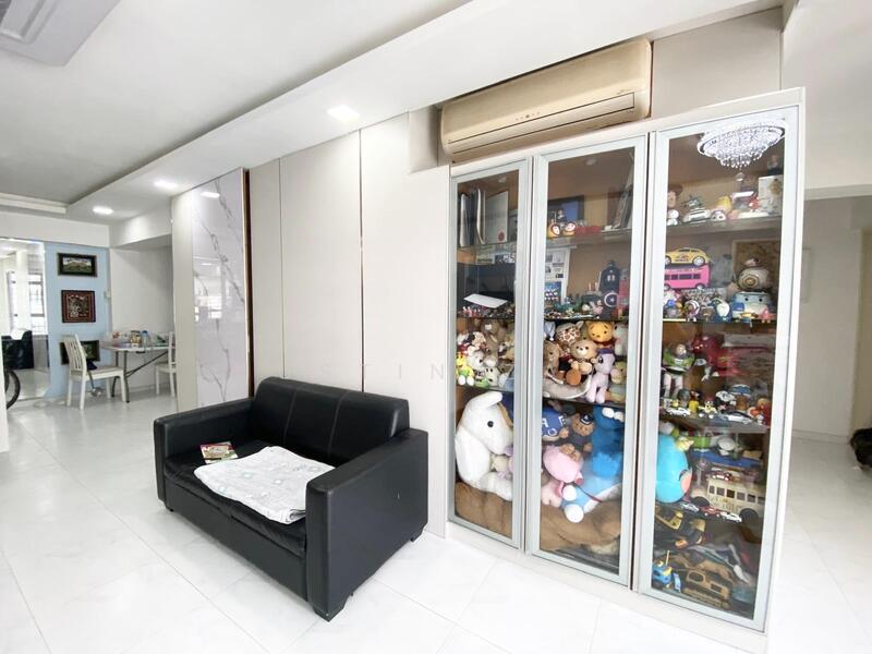 596A Ang Mo Kio Street 52 HDB Flat For Sale at S$ 1,030,000 | PropertyGuru Singapore - Living Room