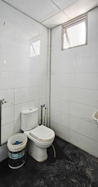 Mandai Connection, 7 Mandai Link, 1,711 sqft, Factory / Workshop (B2) For Sale, by Rey Ng, 60056472 - Bathroom - CommercialGuru.com.sg