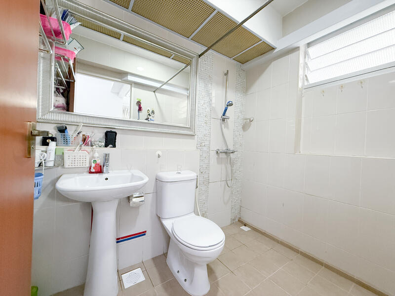 526D Costa Ris, 526D Pasir Ris Street 51, 3 Bedrooms, 1,001 sqft, HDB Flat For Sale, by Xavier Chong, 60057213 - Bathroom - PropertyGuru.com.sg