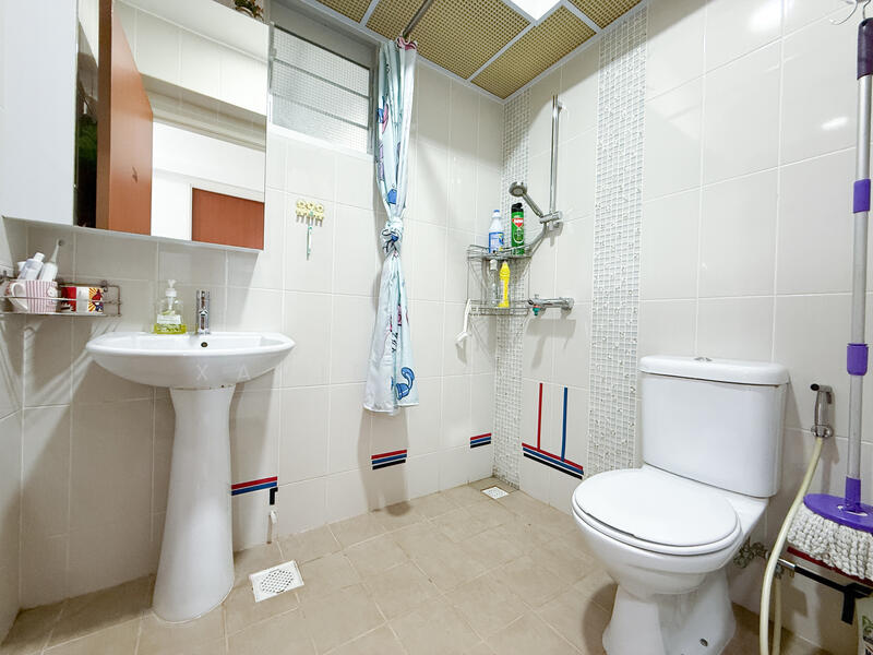 526D Costa Ris, 526D Pasir Ris Street 51, 3 Bedrooms, 1,001 sqft, HDB Flat For Sale, by Xavier Chong, 60057213 - Bathroom - PropertyGuru.com.sg