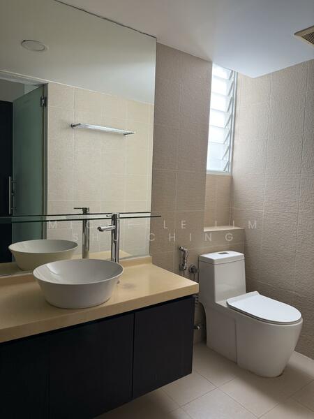 Kheam Hock Gardens, 38 Kheam Hock Road, 2 Bedrooms, 1,356 sqft, Condominium For Rent, by Michelle Lim Shu Ching, 60057420 - Bathroom - PropertyGuru.com.sg