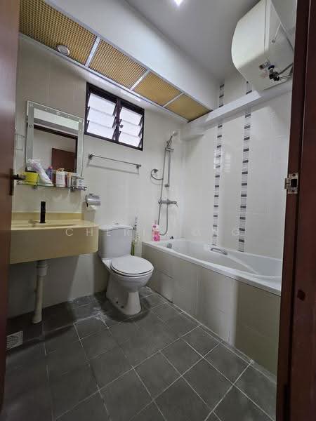 435 Bukit Panjang Ring Road, 435 Bukit Panjang Ring Road, Dairy Farm / Bukit Panjang / Choa Chu Kang, Room Rental, 130 sqft, HDB Flat For Rent, by Cherie Ong, 60057515 - Bathroom - PropertyGuru.com.sg