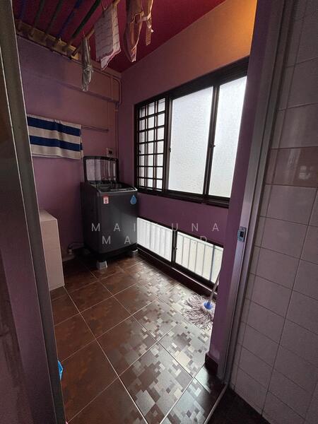 Laundry Room/ Yard