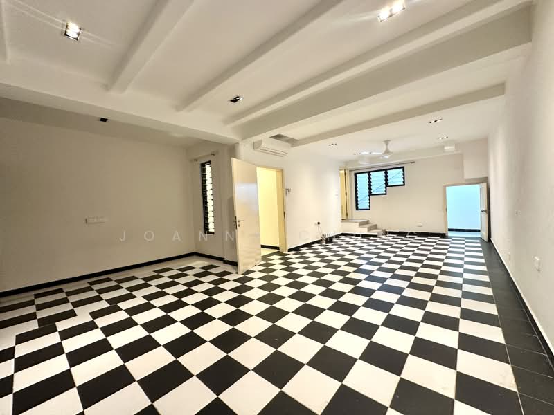 Windsor Park Estate, Windsor Park Road, 1 Bedroom, 800 sqft, Bungalow House For Rent, by Joanna Chung, 60057661 - Living Room - PropertyGuru.com.sg