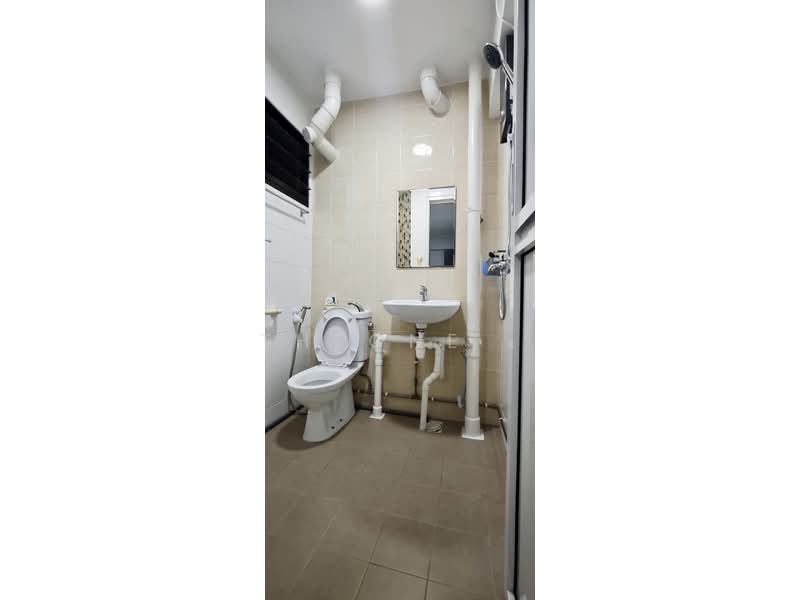 486 Jurong West Avenue 1, 486 Jurong West Avenue 1, Room Rental, 200 sqft, HDB Flat For Rent, by Theone ., 60057856 - Bathroom - PropertyGuru.com.sg