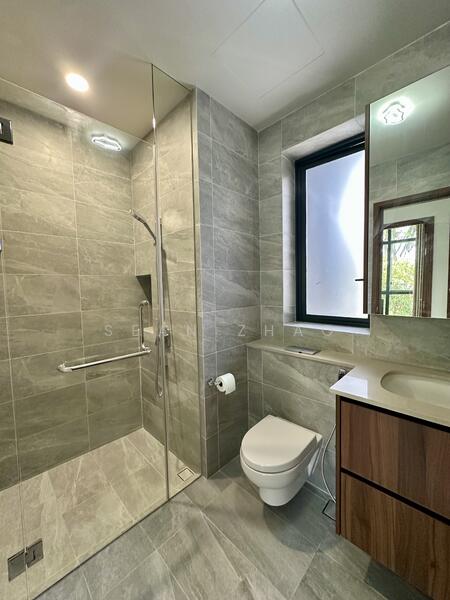 Phoenix Residences Condominium For Sale at S$ 1,500,000 | PropertyGuru Singapore - Bathroom