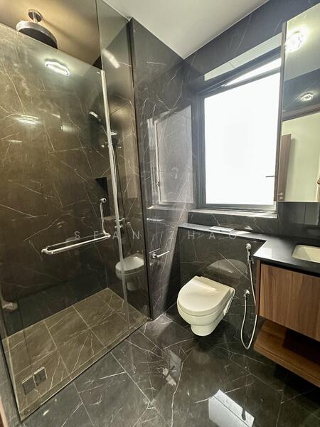 Phoenix Residences Condominium For Sale at S$ 1,500,000 | PropertyGuru Singapore - Bathroom